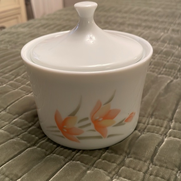 Vintage CORELLE Corning PEACH FLORAL Pattern Sugar Bowl with Lid - Picture 7 of 8